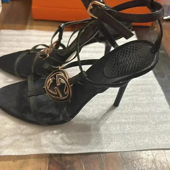 GUCCI Karung Stiletto. Made of Karung (snake skin) and leather. Satin sole. - Picture 5 of 6